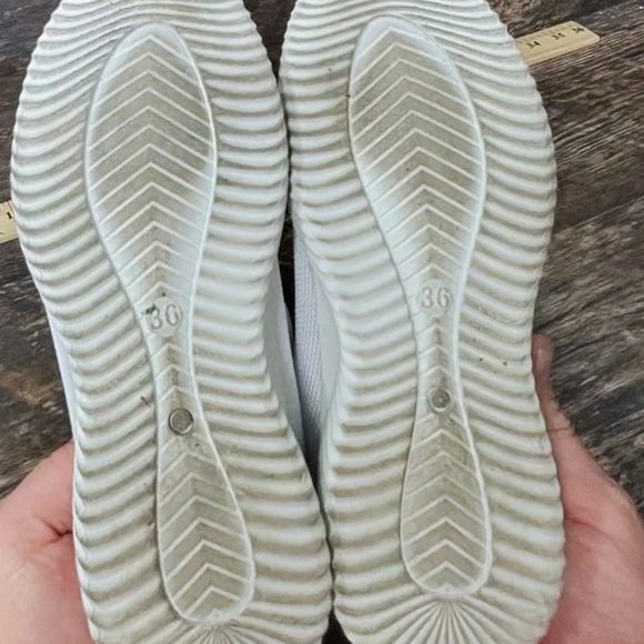 Xiuxian White and Black Athletic Shoes Women’s 36 - Picture 6 of 8